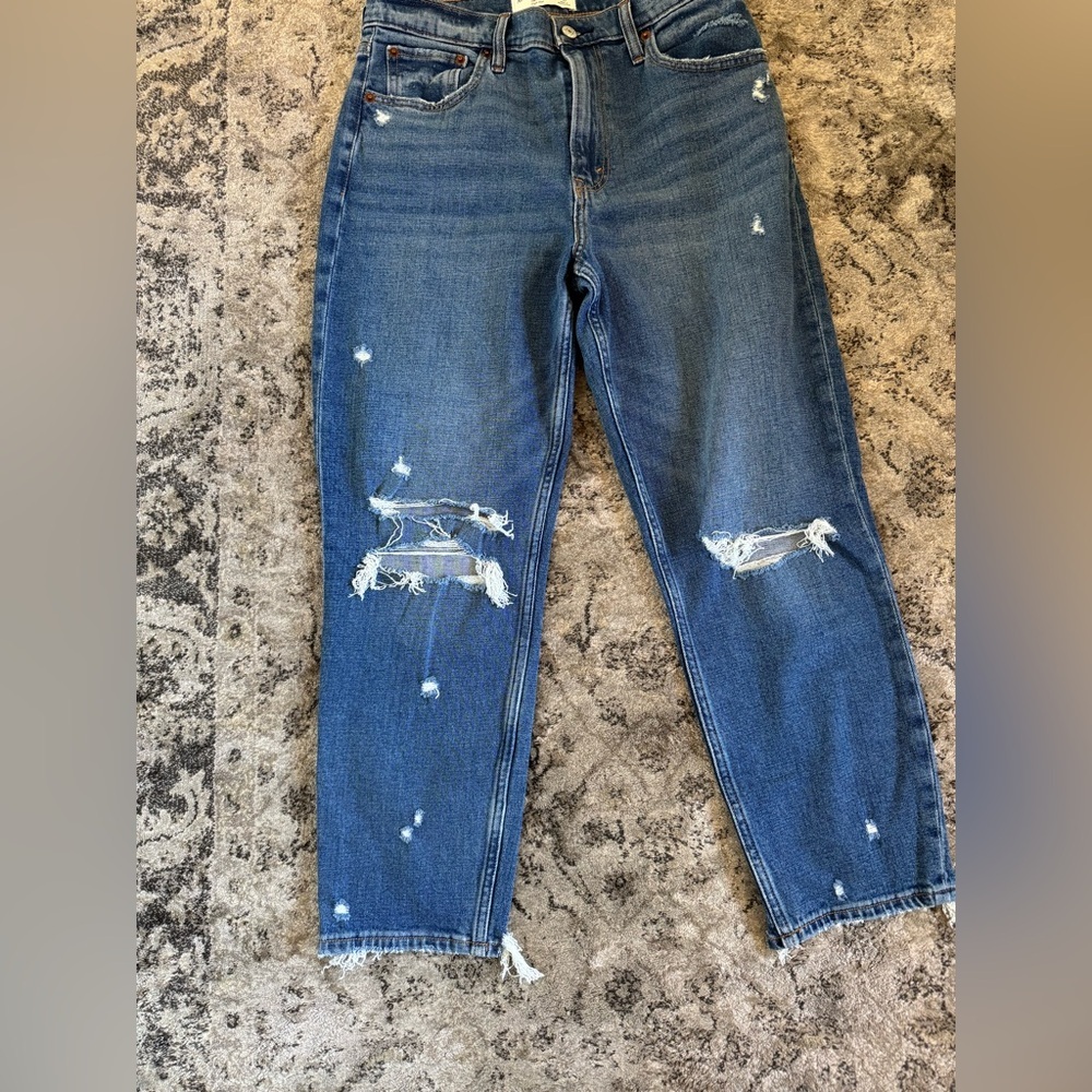 Abercrombie and Fitch The Mom High Rise Jeans - Picture 5 of 8